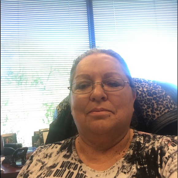 Meet your Posher, Debra - Picture 1 of 1